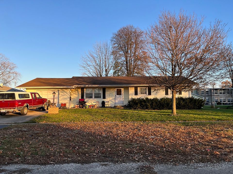 1st image of 204 N Oak St