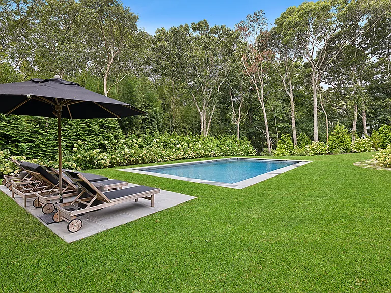 44 Milina Dr — Photo 2
