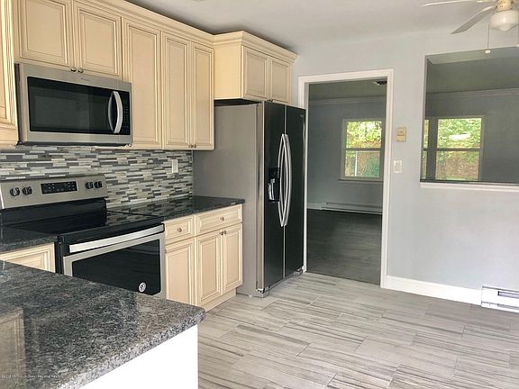 4th image of 568B Sheffield Ct #1002