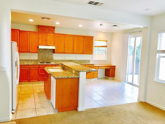 4th image of 482 W Viento St