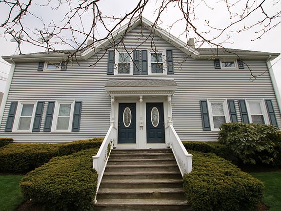 2nd image of 150 Grove Ave
