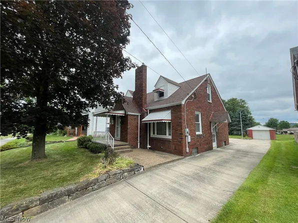446 E Park Ave, Hubbard, OH 44425