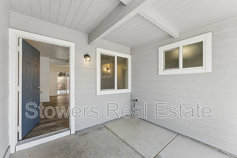 3 bed, 2.0 bath, 1068 sqft, $3,495 — Photo 2