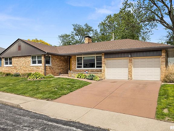 3rd image of 3820 N Evergreen Ct