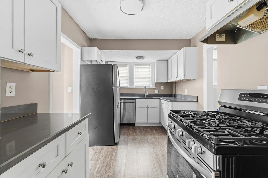 3 bed, 1250 sqft, $1,840 — Photo 1