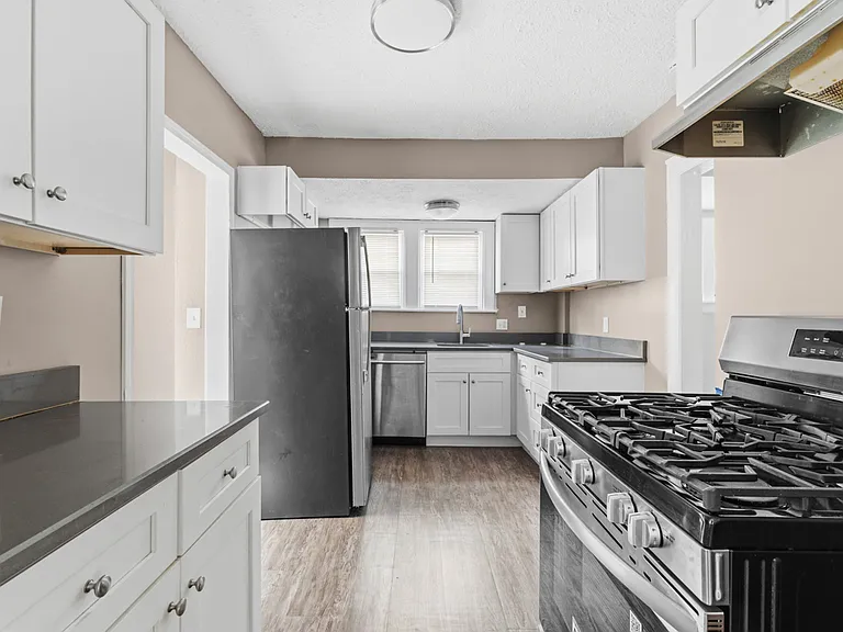 936 Whitby Rd — Photo 1