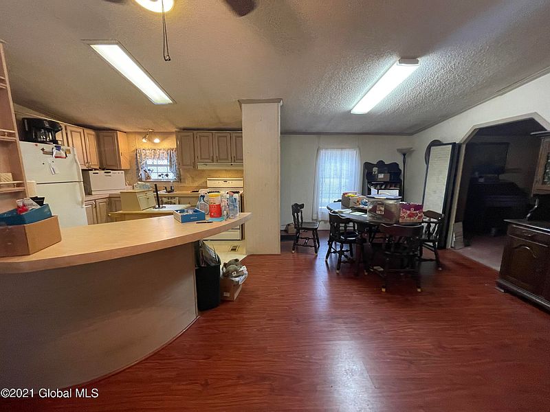 5th image of 558 Selfridge Road