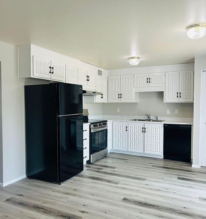 1st image of 3849 E Ludlow Dr