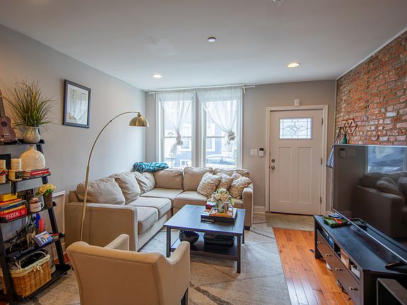 Living room (1st floor)