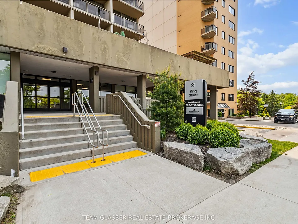21 King St #1108