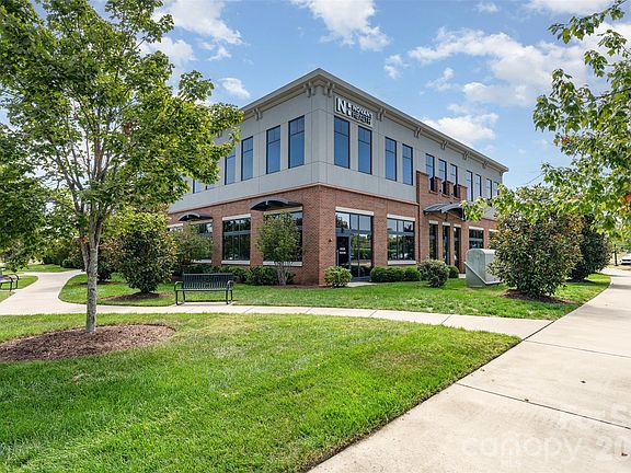 5th image of 4002 Town Center Rd
