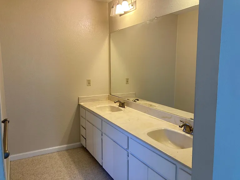 240 Flynn Ave — Photo 10