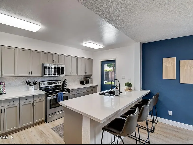 1015 E Concorda Dr — Photo 4