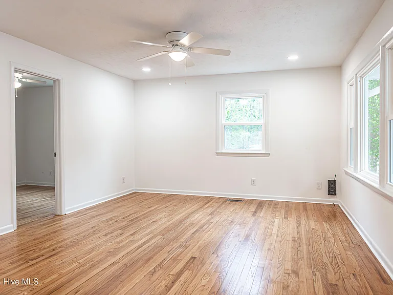 1290 W Wisconsin Ave — Photo 9