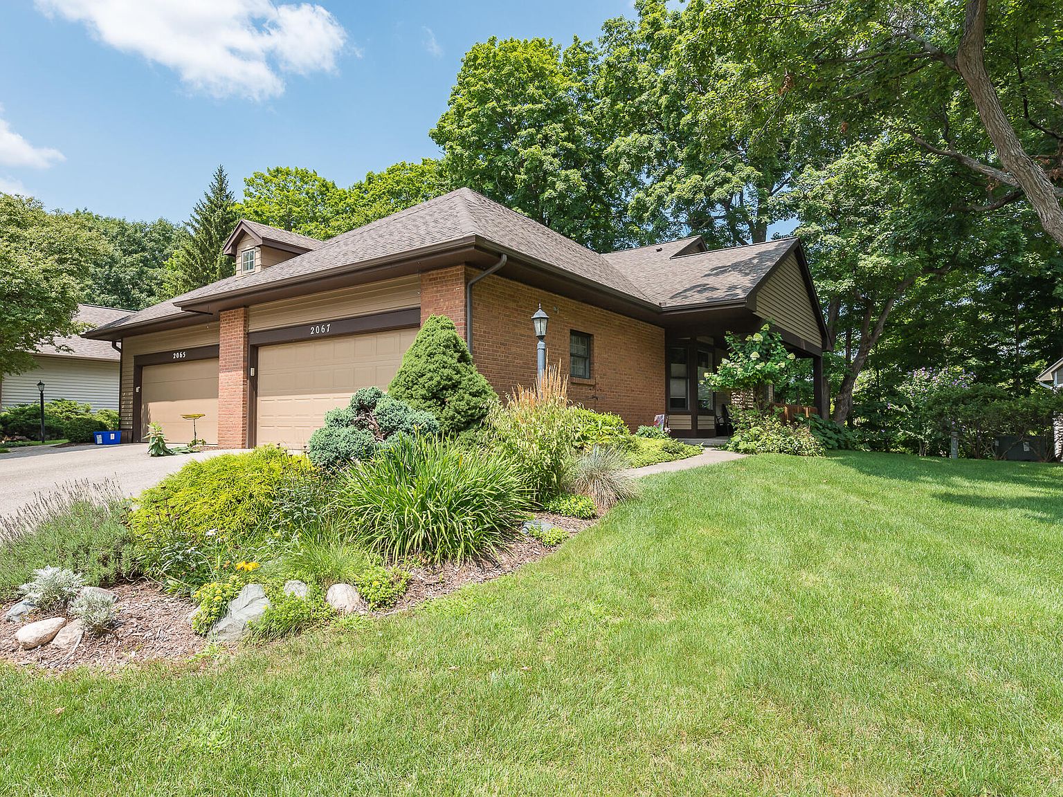2067 N Cross Creek Dr SE, Grand Rapids, MI 49508 | Zillow