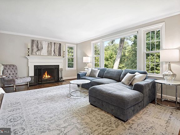3rd image of 9316 W Parkhill Dr