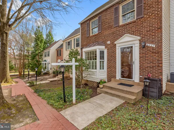 8227 Goldstream Ct, Vienna, VA 22182