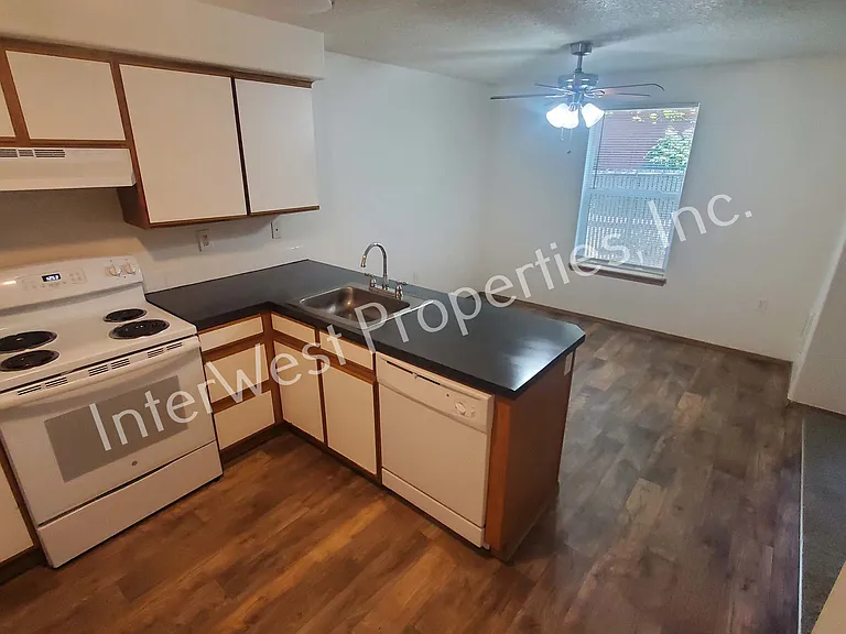 9931 NE Prescott St #13 — Photo 7