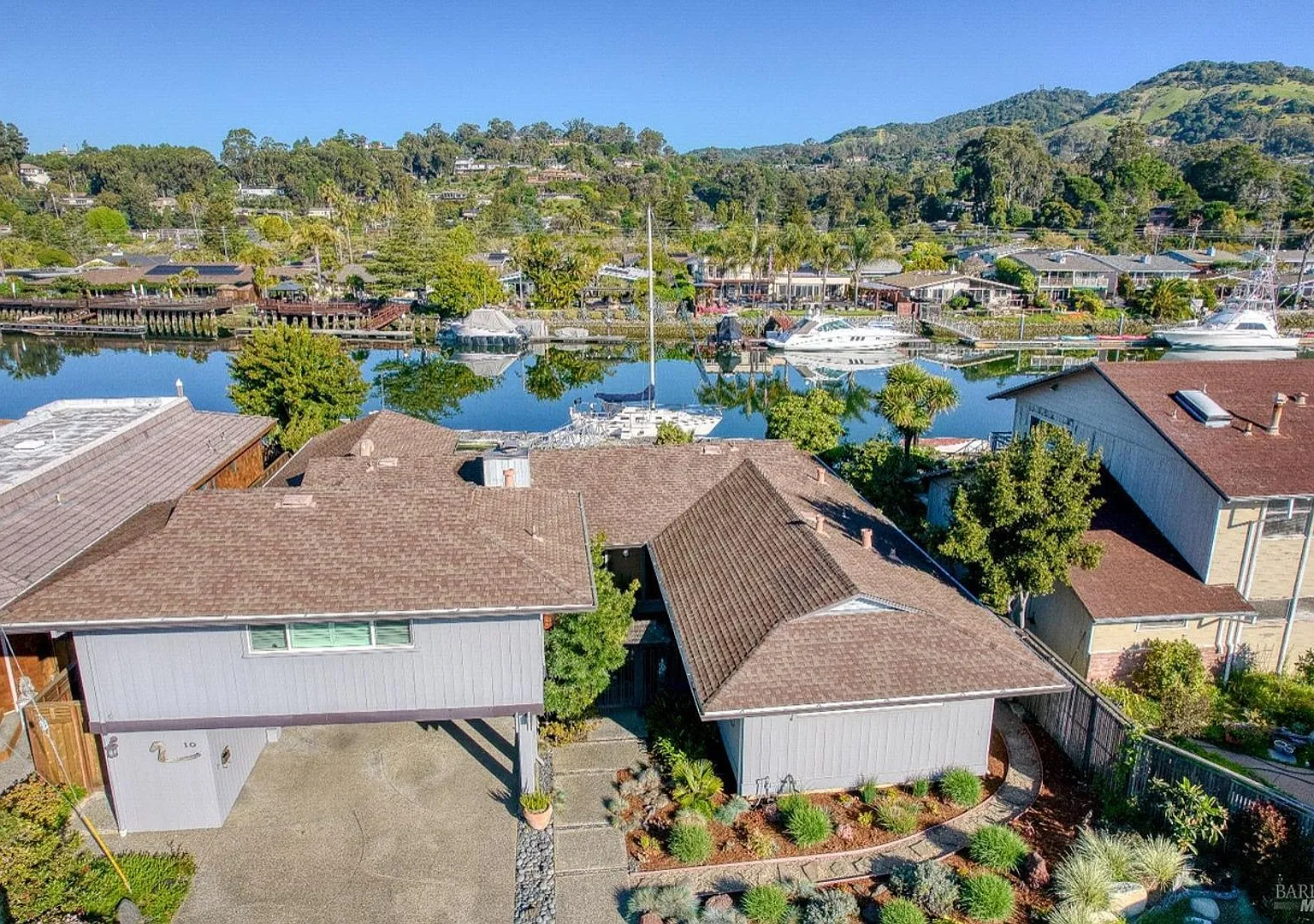 Luxury Waterfront Home With Private Deepwater Dock And Hot Tub- Foundation — Photo 1