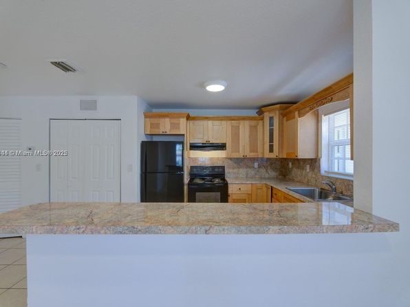 1814 NW 93rd St UNIT 1814