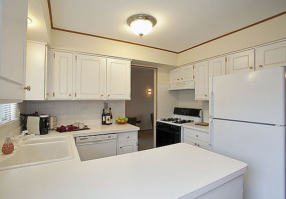 4th image of 2656 Luzern Ct