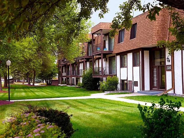 Lancaster Village Apartments — Photo 35