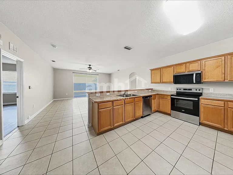 810 Dunkirk Ave NW — Photo 3