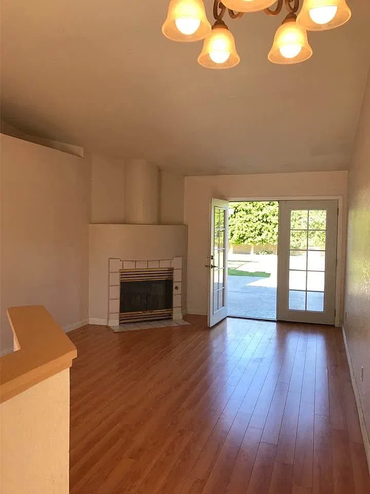 3 bed, 1149 sqft, $2,600 — Photo 2