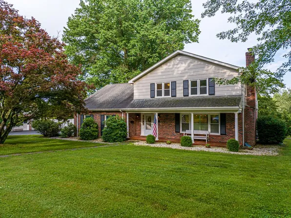 142 Hillside Dr NE, Abingdon, VA 24210