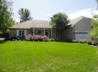 8805 Ridge Ponds Dr, Victoria, MN 55386