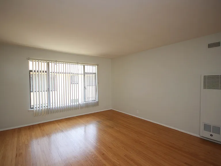 343 S Madison Ave #4 — Photo 3