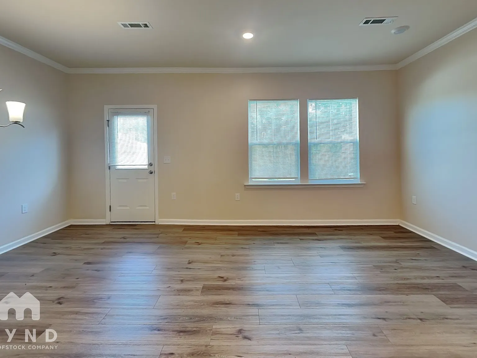 3 bed, 2.5 bath, 1548 sqft, $1,825 — Photo 3