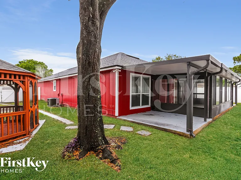 2343 Mindanao Dr — Photo 15
