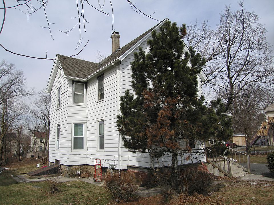 2nd image of 9 Bethune Blvd