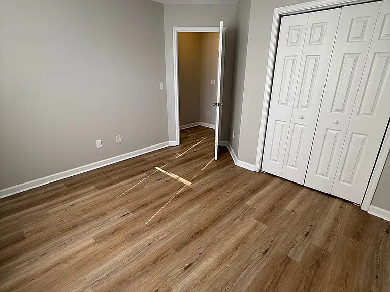 1043 Hogan Rd — Photo 15