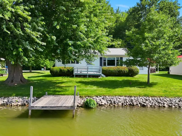 1130 E 670 S, Wolcottville, IN 46795