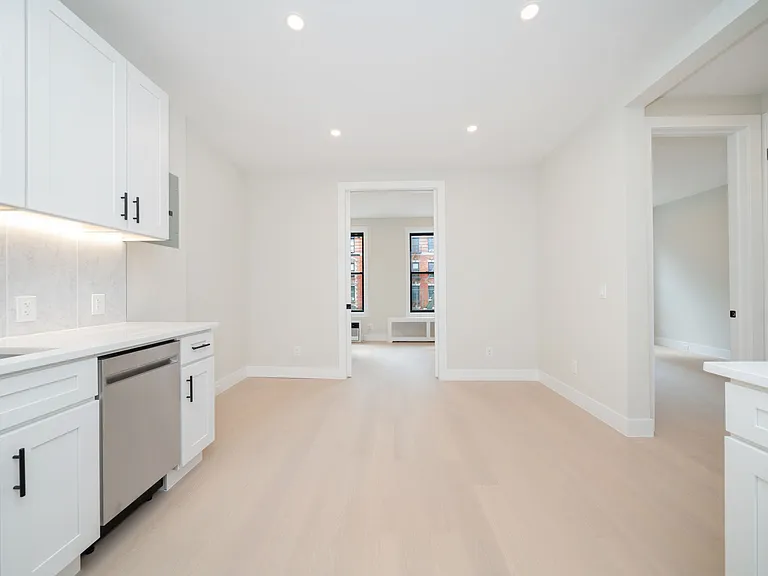 1269 1st Ave #4B — Photo 2