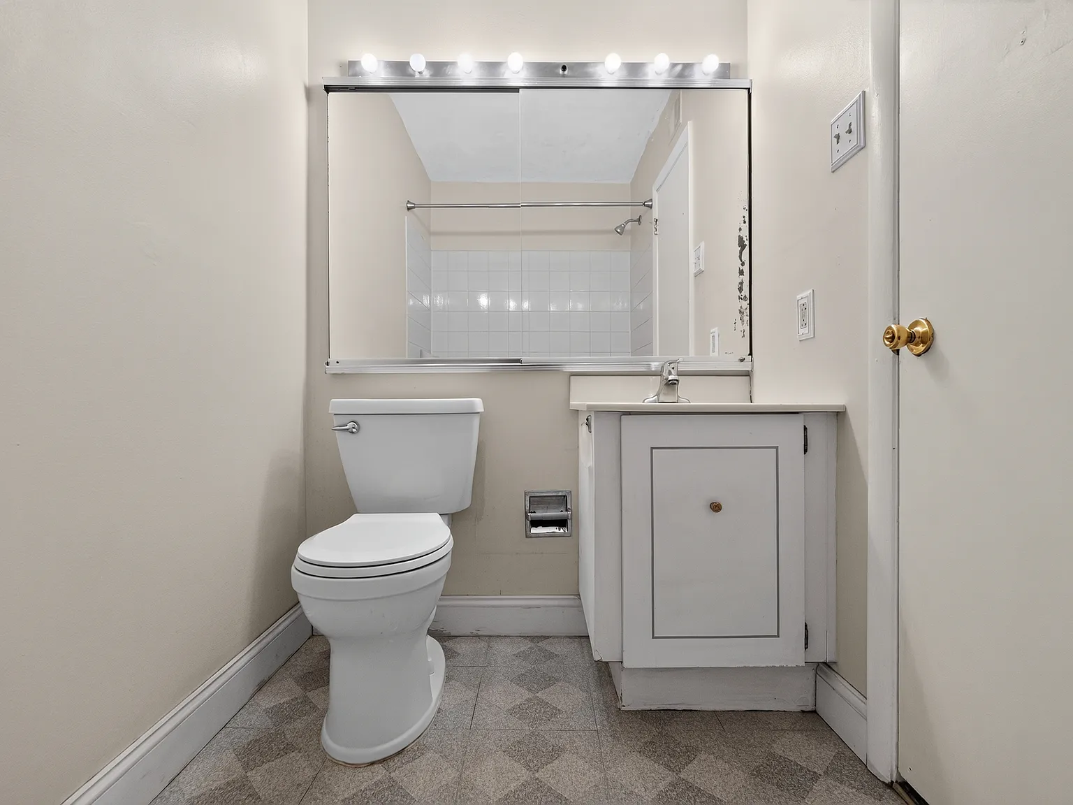 2 bed, 899 sqft, $1,750 — Photo 2