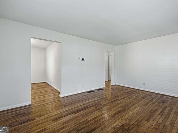 5th image of 2583 Joyce Ave