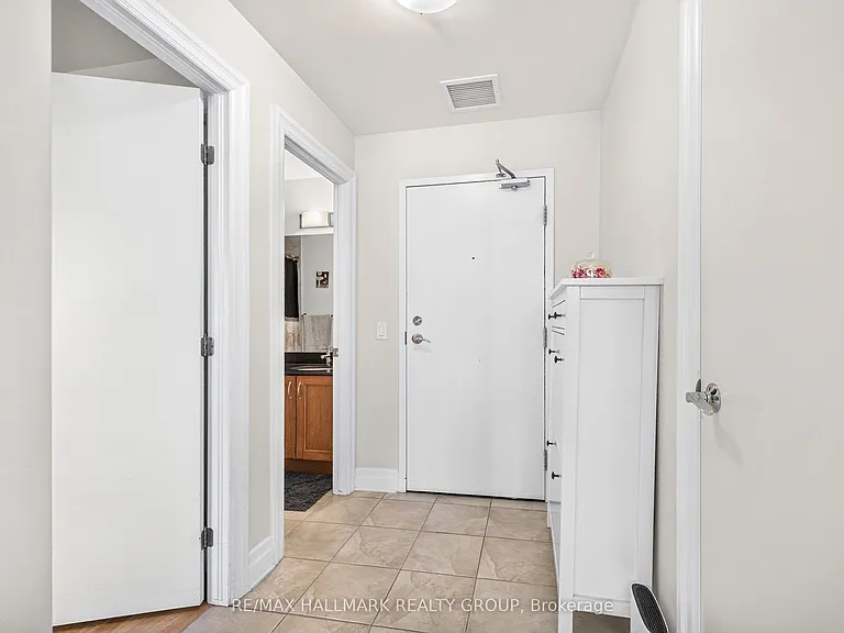 245 Kent St #909 — Photo 6