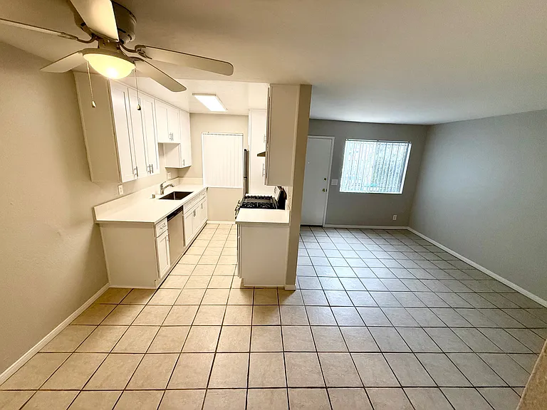 430 S Willie James Jones Ave #D — Photo 8