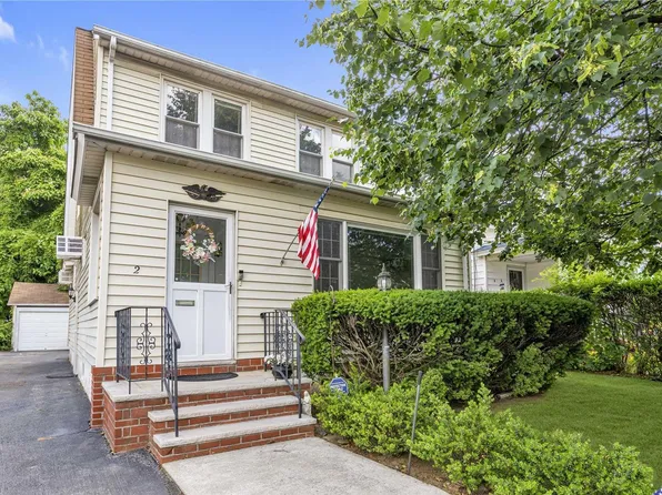 2 Starks Place, Lynbrook, NY 11563