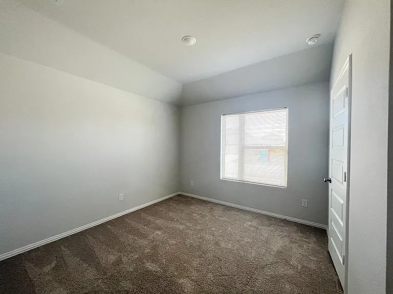 553 Meadow Run Dr — Photo 14