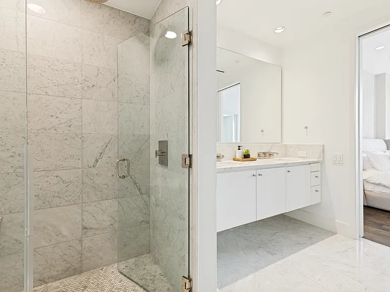 2408 Victory Park Ln #1035 — Photo 15