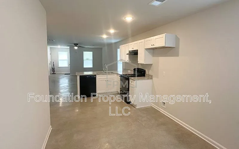3 bed, 2.0 bath, 1250 sqft, $1,500 — Photo 3