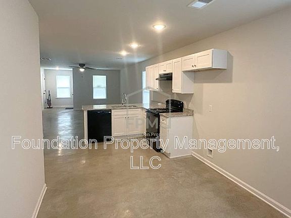 3rd image of 2502 E Tyler Ave