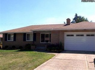 2721 Carmen Dr, Rocky River, OH 44116