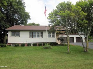 1184 W Fairview Rd, Freeport, IL 61032