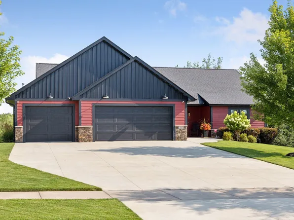 203 Vista Cir, River Falls, WI 54022