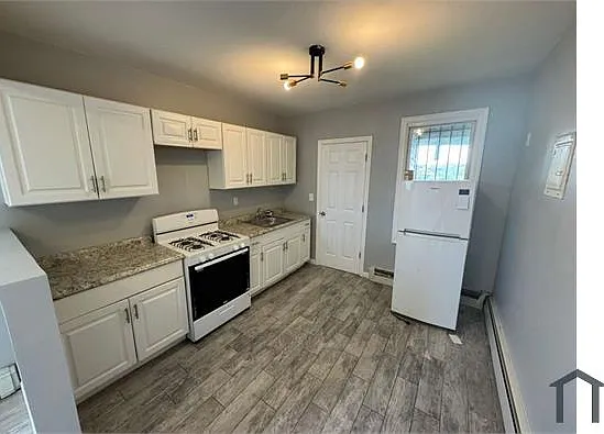 216 Bloomfield Ave #3 — Photo 1